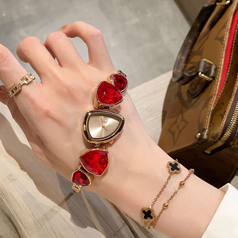 Luxury Watch Trading - นาฬิกาดีไซน์เพชรเม็ดใหญ่ รูปทรงแปลกตา สีสันใหม่ หรูหราเบาๆ แฟชั่นสีสันโดดเด่น นำเข้าจากต่างประเทศ