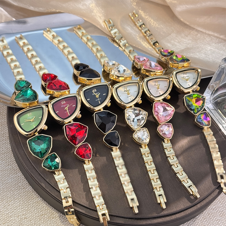 Luxury Watch Trading - นาฬิกาดีไซน์แปลกตา สีสันใหม่ ประดับเพชรเม็ดใหญ่ หรูหราเบาๆ สไตล์เฉพาะตัว แฟชั่นสีสันทันสมัย