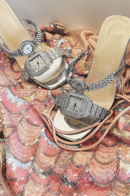 รองเท้าส้นสูงคริสตัลดีไซน์ดั้ง - Luxury Watch & Jewellery บทวิจารณ์และราคา