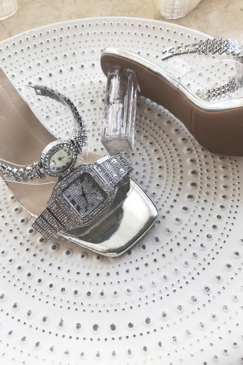 รองเท้าส้นสูงคริสตัลดีไซน์ดั้ง - Luxury Watch & Jewellery บทวิจารณ์และราคา