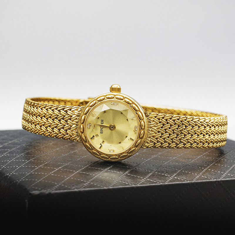 นาฬิกาข้อมือทรงรวงข้าวสไตล์เรโ - Luxury Watch Values บทวิจารณ์และราคา