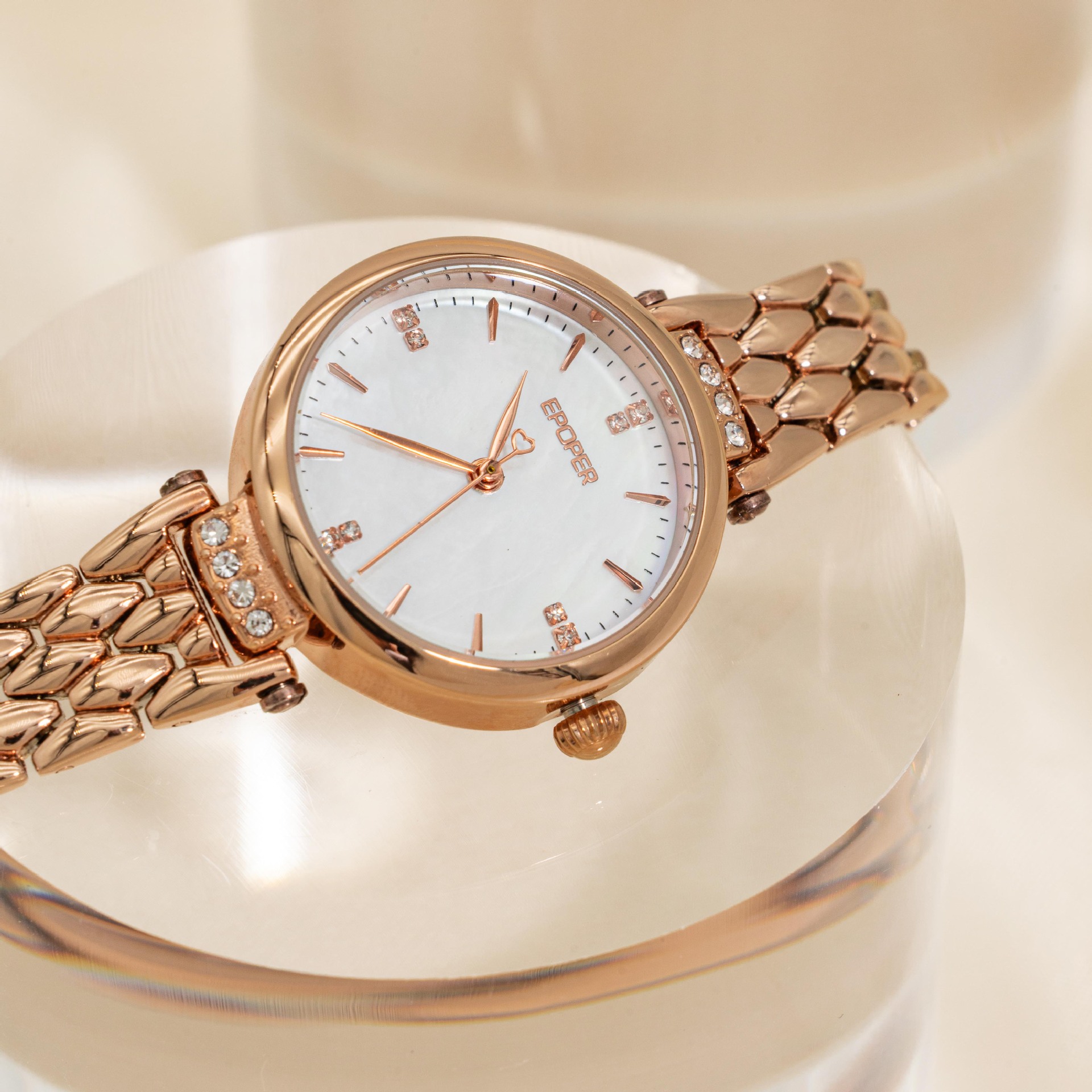 นาฬิกาใหม่ที่มีสไตล์และหรูหรา  - Luxury Watch Values บทวิจารณ์และราคา