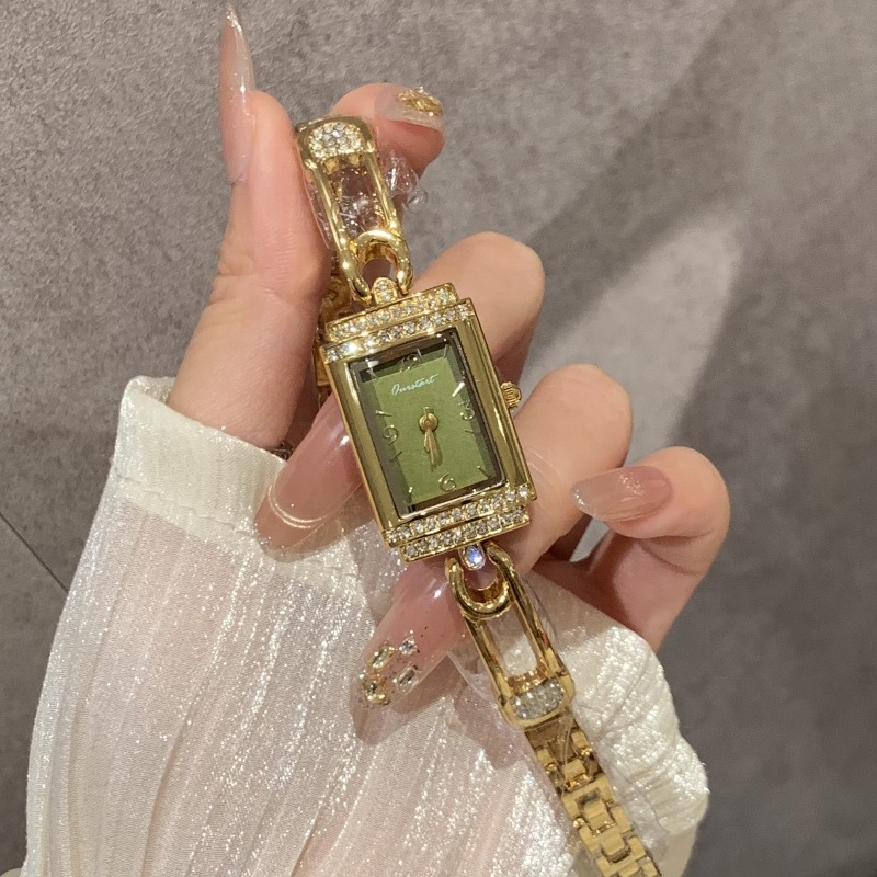 นาฬิกาข้อมือดีไซน์เฉพาะตัวสไตล - Luxury Watch Values บทวิจารณ์และราคา