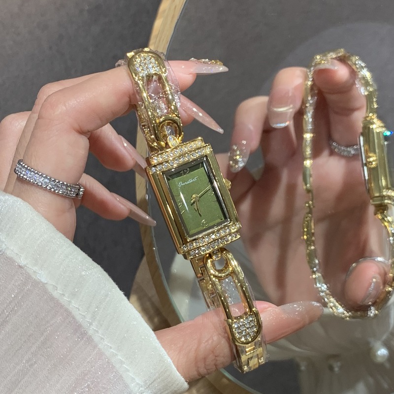 นาฬิกาข้อมือดีไซน์เฉพาะตัวสไตล - Luxury Watch Values บทวิจารณ์และราคา