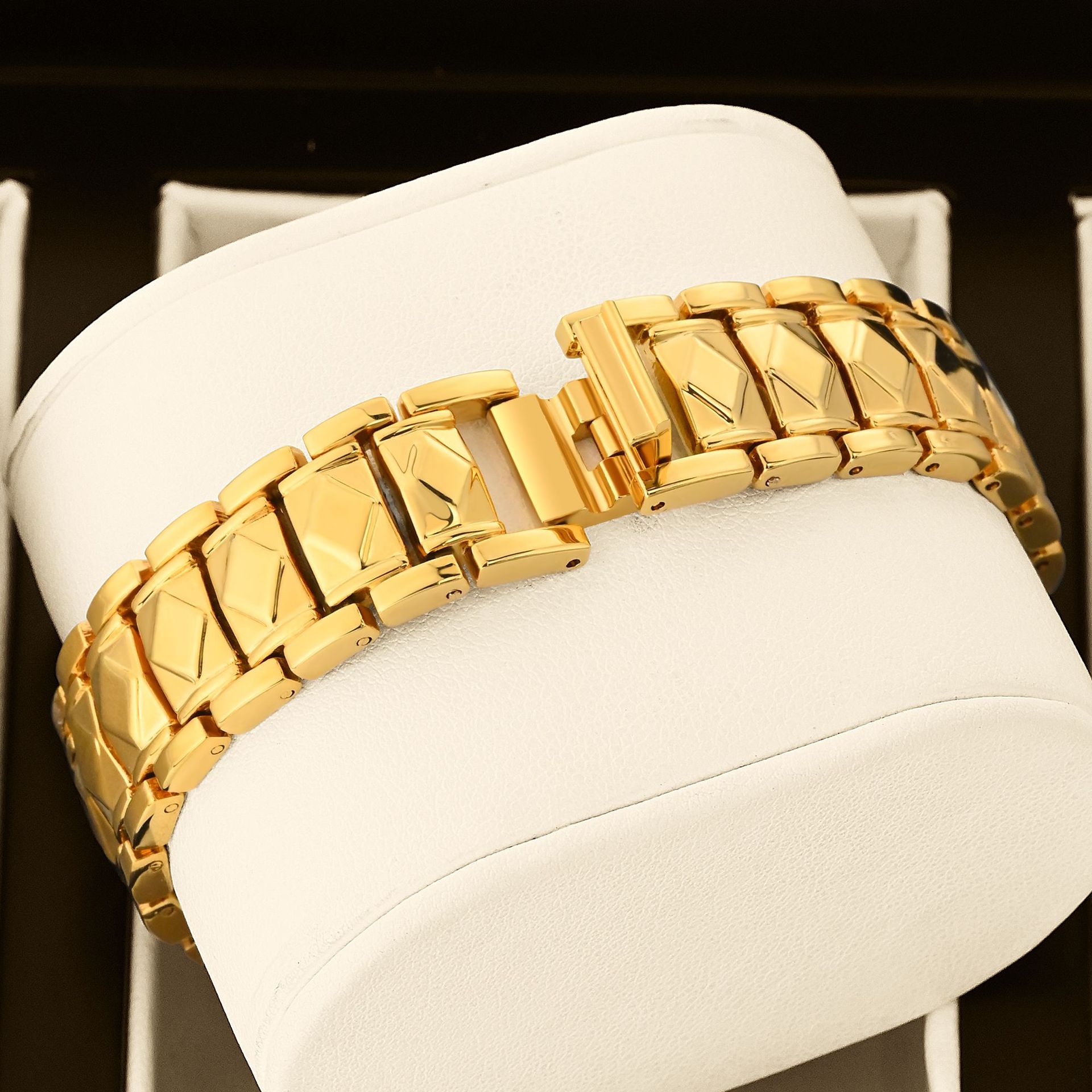 ยาลาลูซี ลักชัวรี โกลด์ ไดมอนด - Luxury Watch Trading บทวิจารณ์และราคา