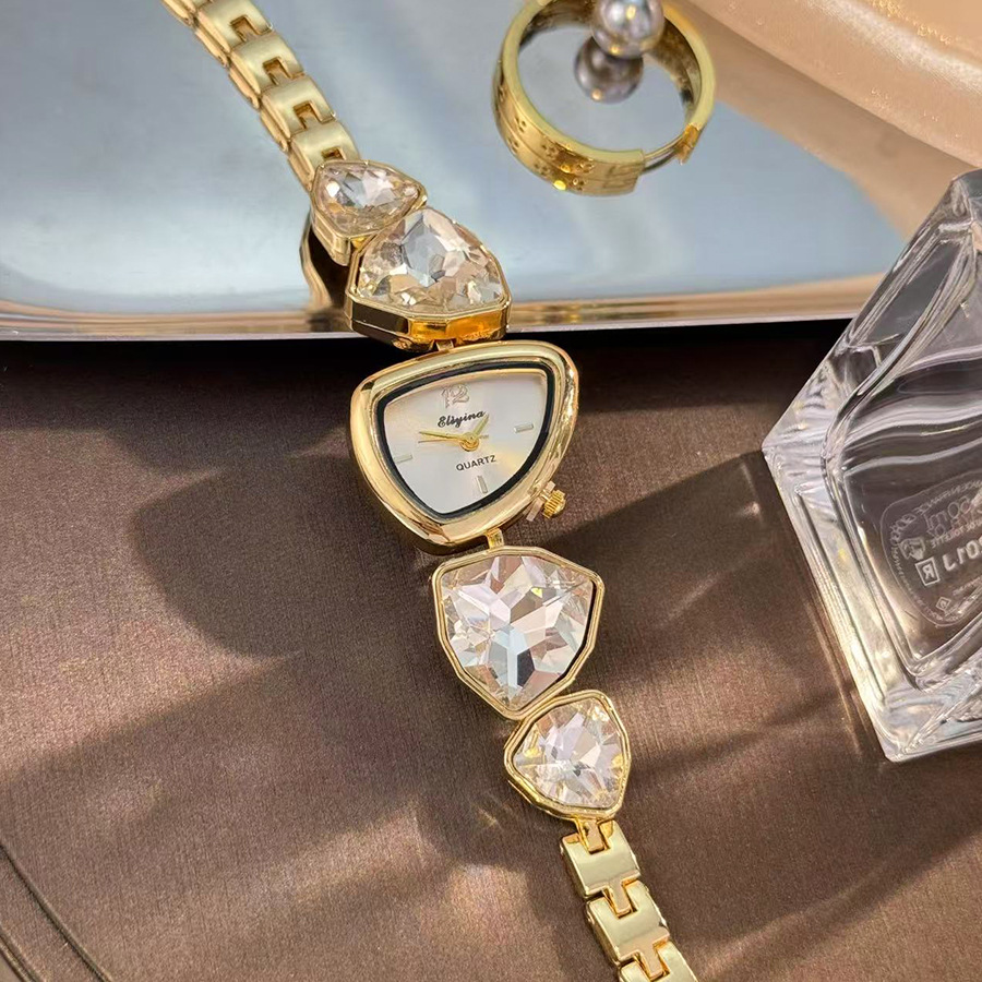 นาฬิกาดีไซน์แปลกตา สีสันใหม่ ป - Luxury Watch Trading บทวิจารณ์และราคา