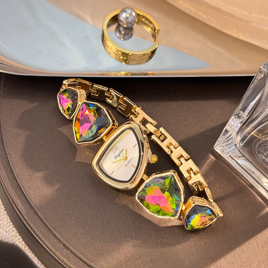 นาฬิกาดีไซน์แปลกตา สีสันใหม่ ป - Luxury Watch Trading บทวิจารณ์และราคา